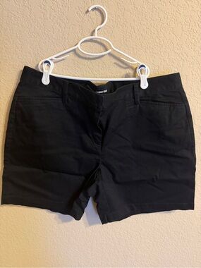 NIB Lands' End Black Women's Fit 2 Stretch 7” Chino Shorts